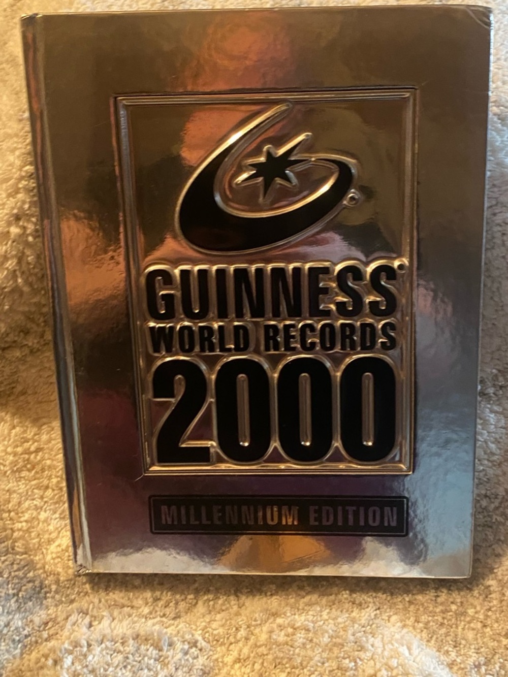 Guinness World Records 2000 Millennium Edition - Silver Hardcover